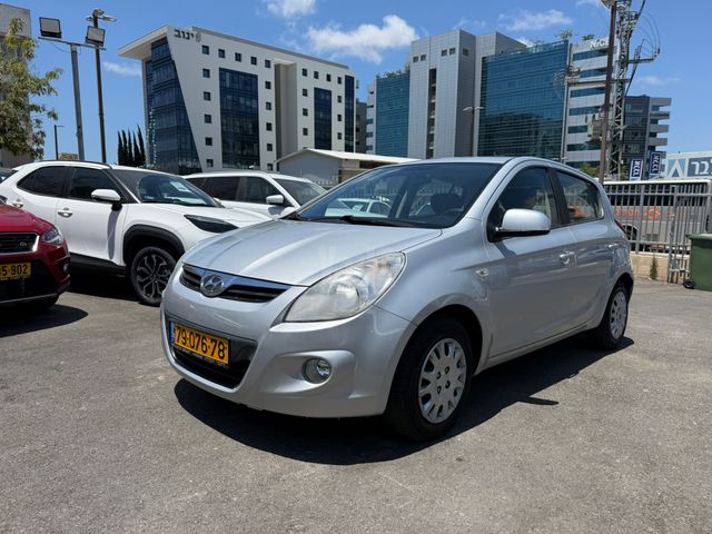 מודעת רכב יונדאי i20