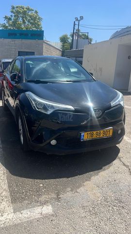 מודעת רכב טויוטה C-HR