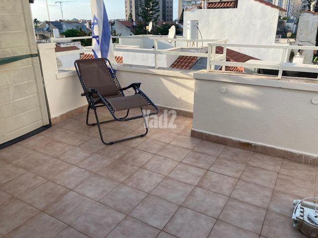 חיל הצנחנים 25