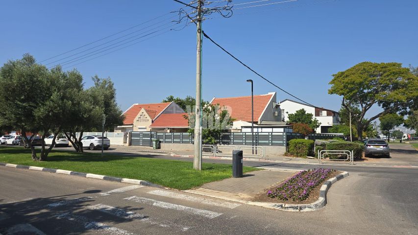 משה שרת 32