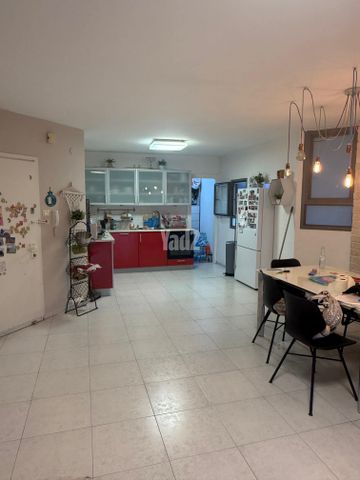 שלום אש 18
