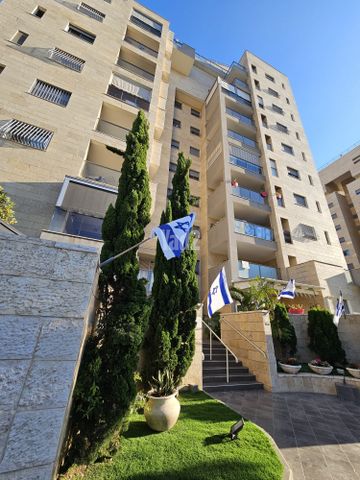 שושנה דמארי 12