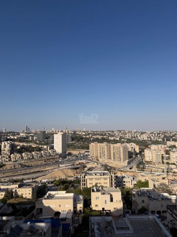 דוד פ. מרץ 8