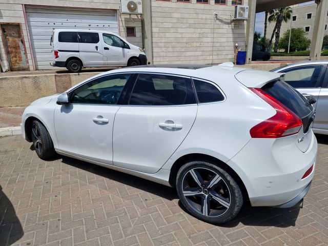 מודעת רכב וולוו V40