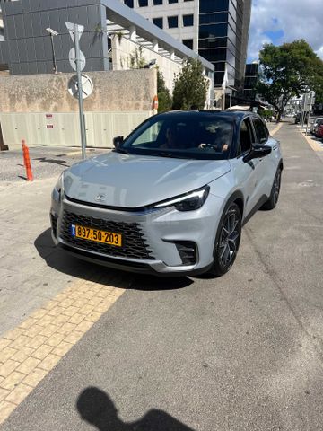 מודעת רכב לקסוס LBX