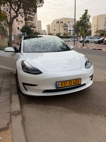 מודעת רכב טסלה מודל 3