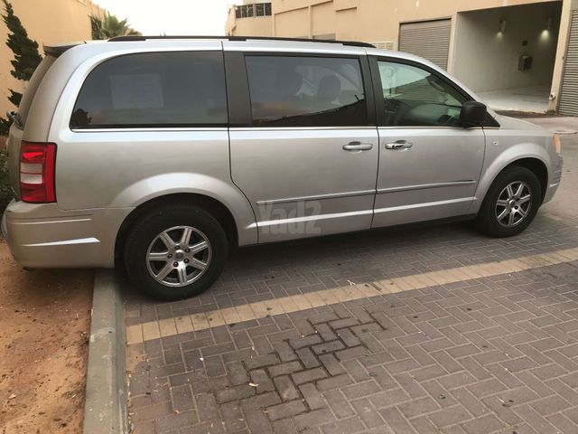 מודעת רכב קרייזלר גראנד וויאג'ר