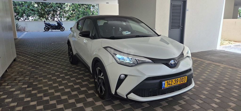 מודעת רכב טויוטה C-HR