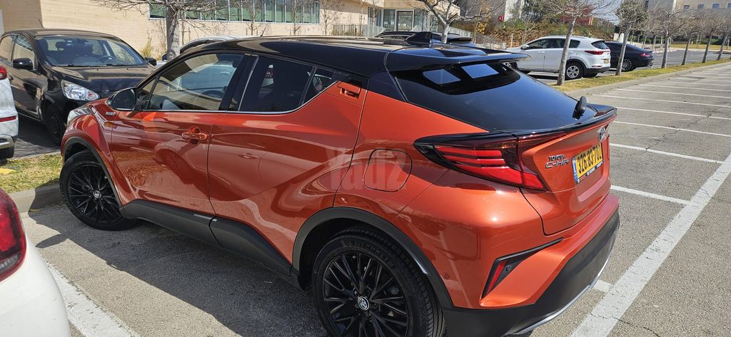 מודעת רכב טויוטה C-HR