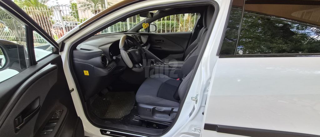 מודעת רכב טויוטה C-HR