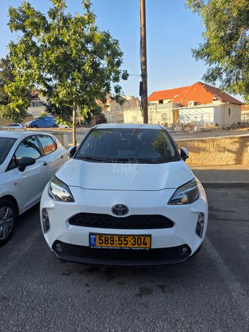 מודעת רכב טויוטה יאריס קרוס