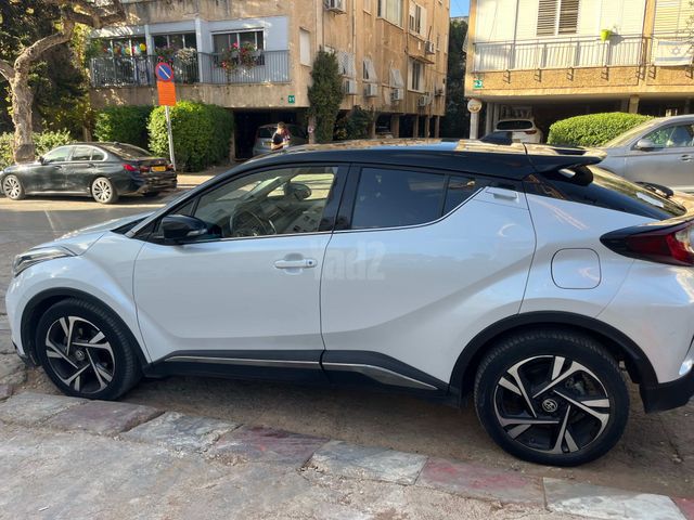 מודעת רכב טויוטה C-HR