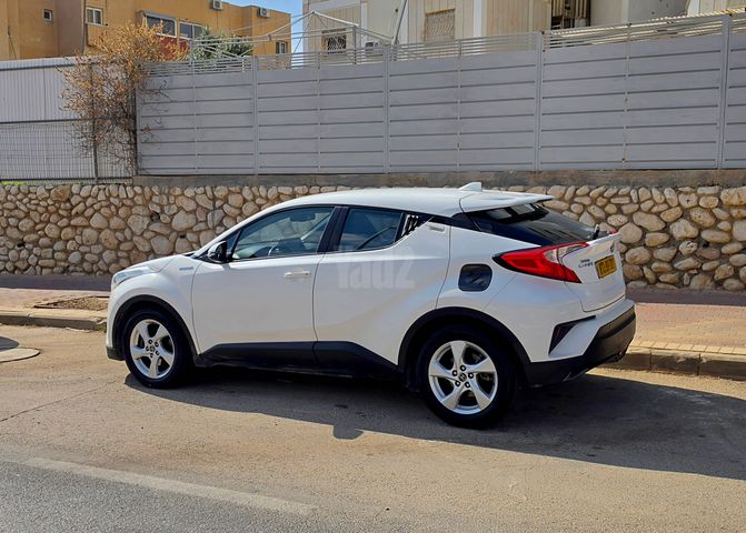 מודעת רכב טויוטה C-HR