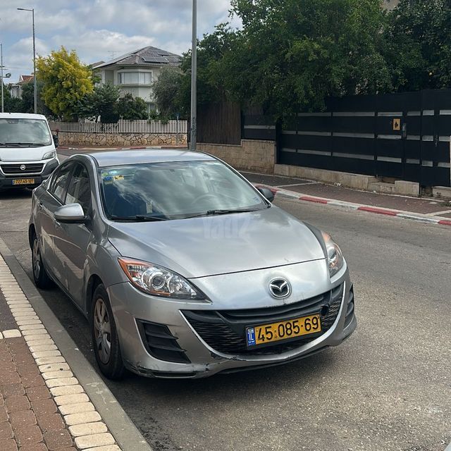 מודעת רכב מאזדה 3