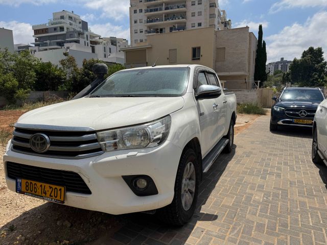 מודעת רכב טויוטה היילקס 1