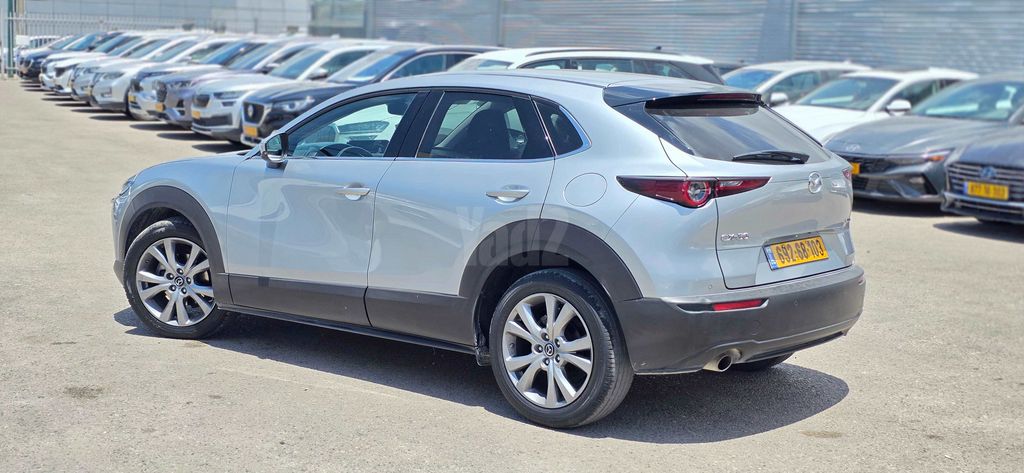 מודעת רכב מאזדה CX-30