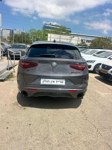 מודעת רכב אלפא רומיאו סטלביו 2