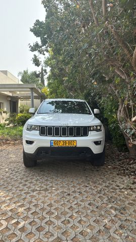 מודעת רכב ג'יפ גרנד צ'ירוקי