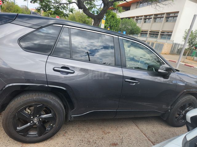 מודעת רכב טויוטה RAV4