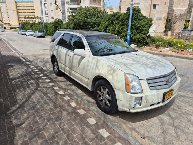 מודעת רכב קאדילק SRX