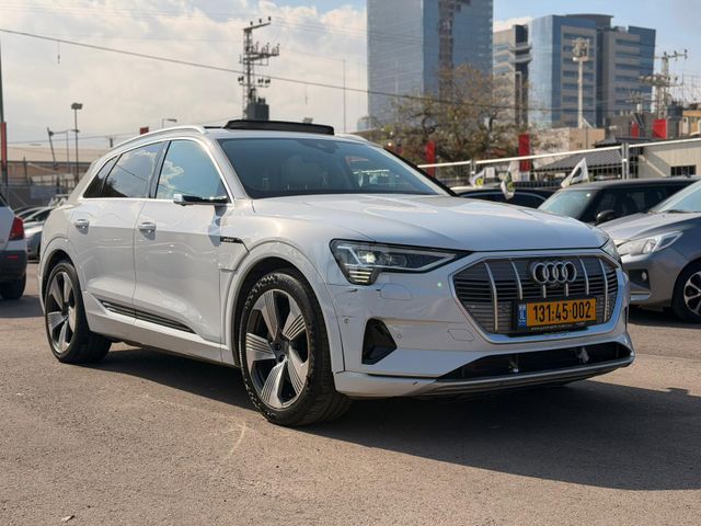 מודעת רכב אאודי E-tron 1