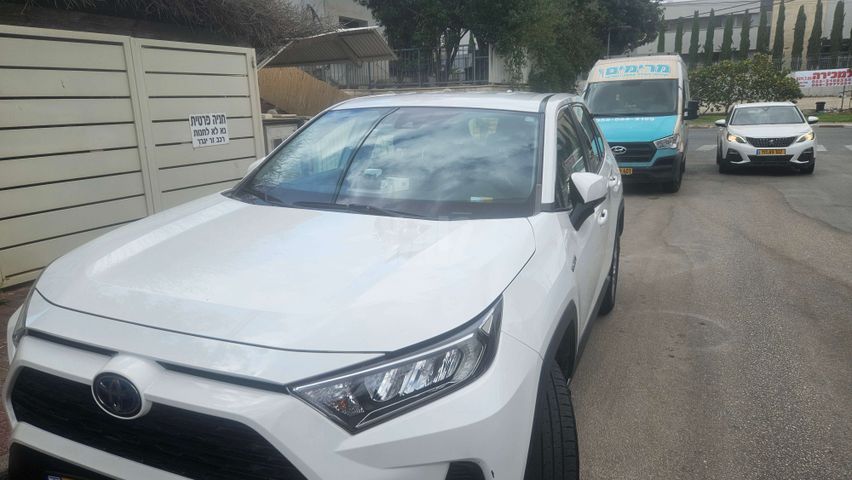 מודעת רכב טויוטה RAV4