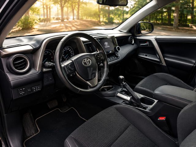 מודעת רכב טויוטה RAV4 2