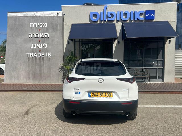 מודעת רכב מאזדה CX-30 3