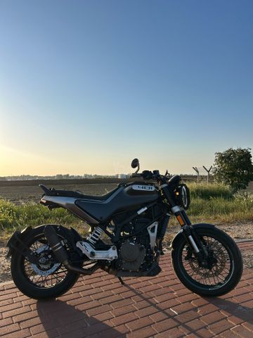 מודעת רכב הוסקוורנה SVARTPILEN 401