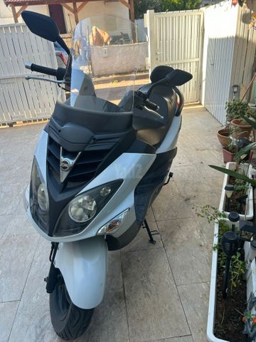 מודעת רכב סאן יאנג ג'וי רייד 200