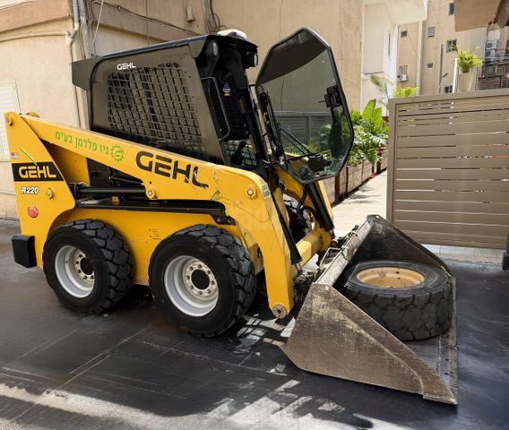 מודעת רכב מיני מעמיס
