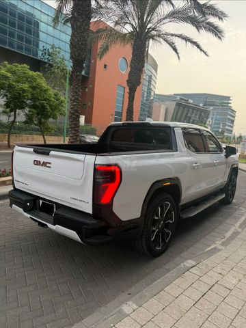 מודעת רכב ג'י.אם.סי סיירה EV 3