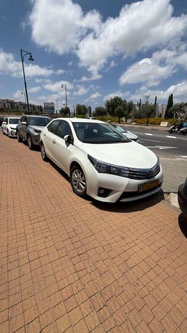 מודעת רכב טויוטה קורולה 1