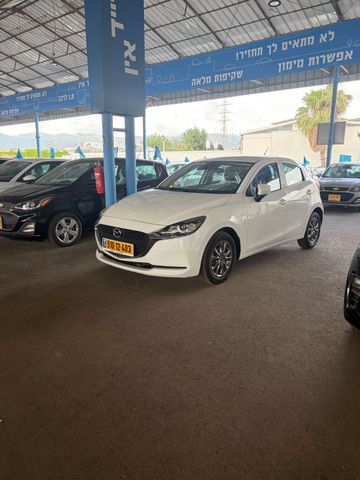 מודעת רכב מאזדה 2
