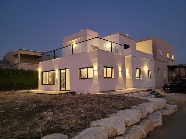 החותרים 1