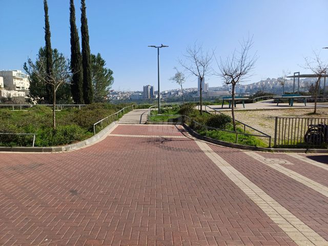 יחידת דיור להשכרה בירושלים — 2