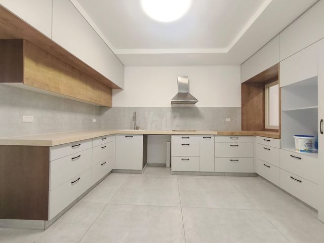 מודעת נכס, מודיעין מכבים רעות