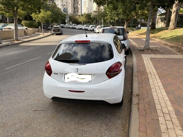 מודעת רכב פיג'ו 208