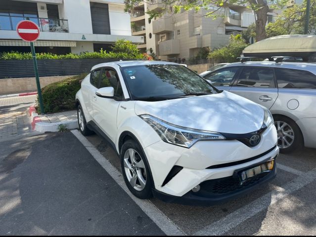 מודעת רכב טויוטה C-HR