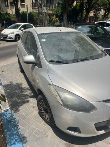 מודעת רכב מאזדה 2