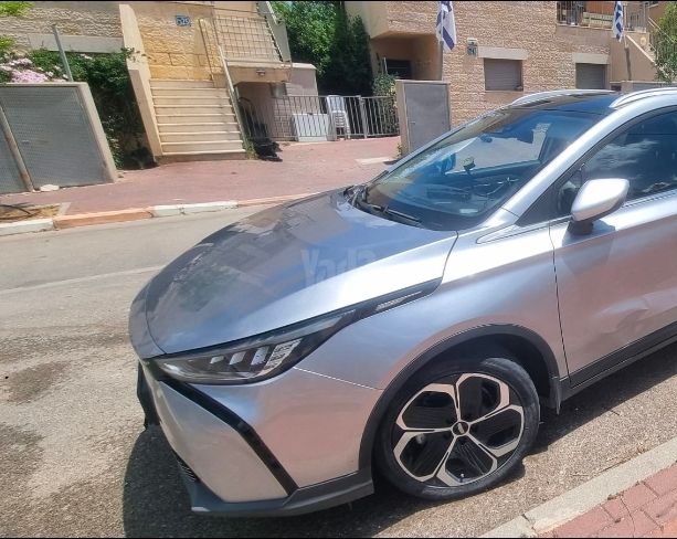 מודעת רכב ג׳ילי Geometry C