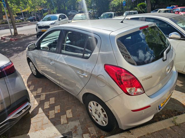 מודעת רכב יונדאי i20