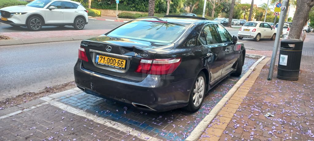 מודעת רכב לקסוס LS