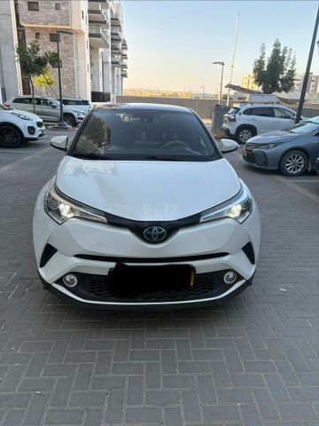 מודעת רכב טויוטה C-HR