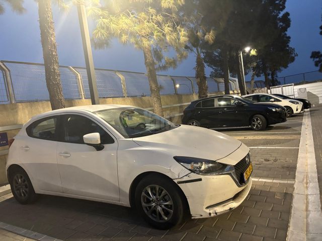 מודעת רכב מאזדה 2
