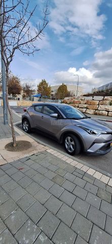 מודעת רכב טויוטה C-HR