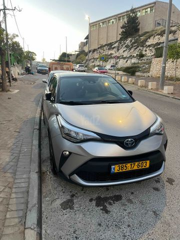 מודעת רכב טויוטה C-HR
