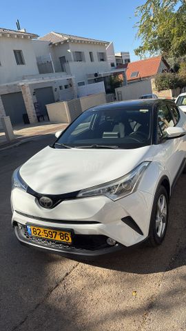 מודעת רכב טויוטה C-HR
