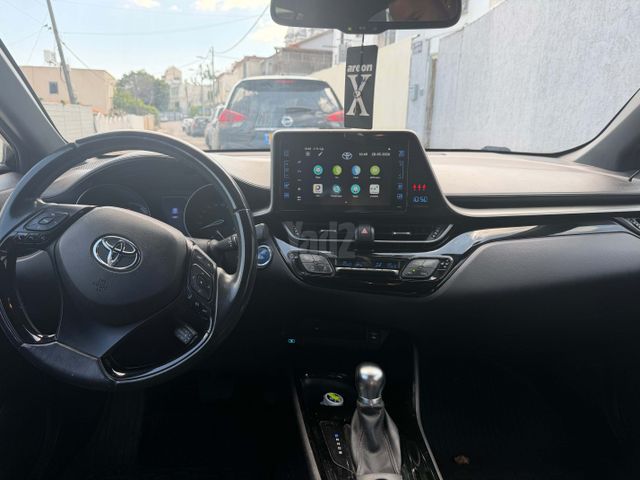 מודעת רכב טויוטה C-HR