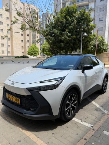 מודעת רכב טויוטה C-HR